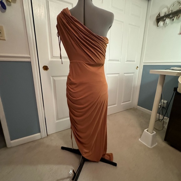 SIGNIFICANT OTHER - ONE SHOULDER MIDI DRESS - Picture 8 of 9